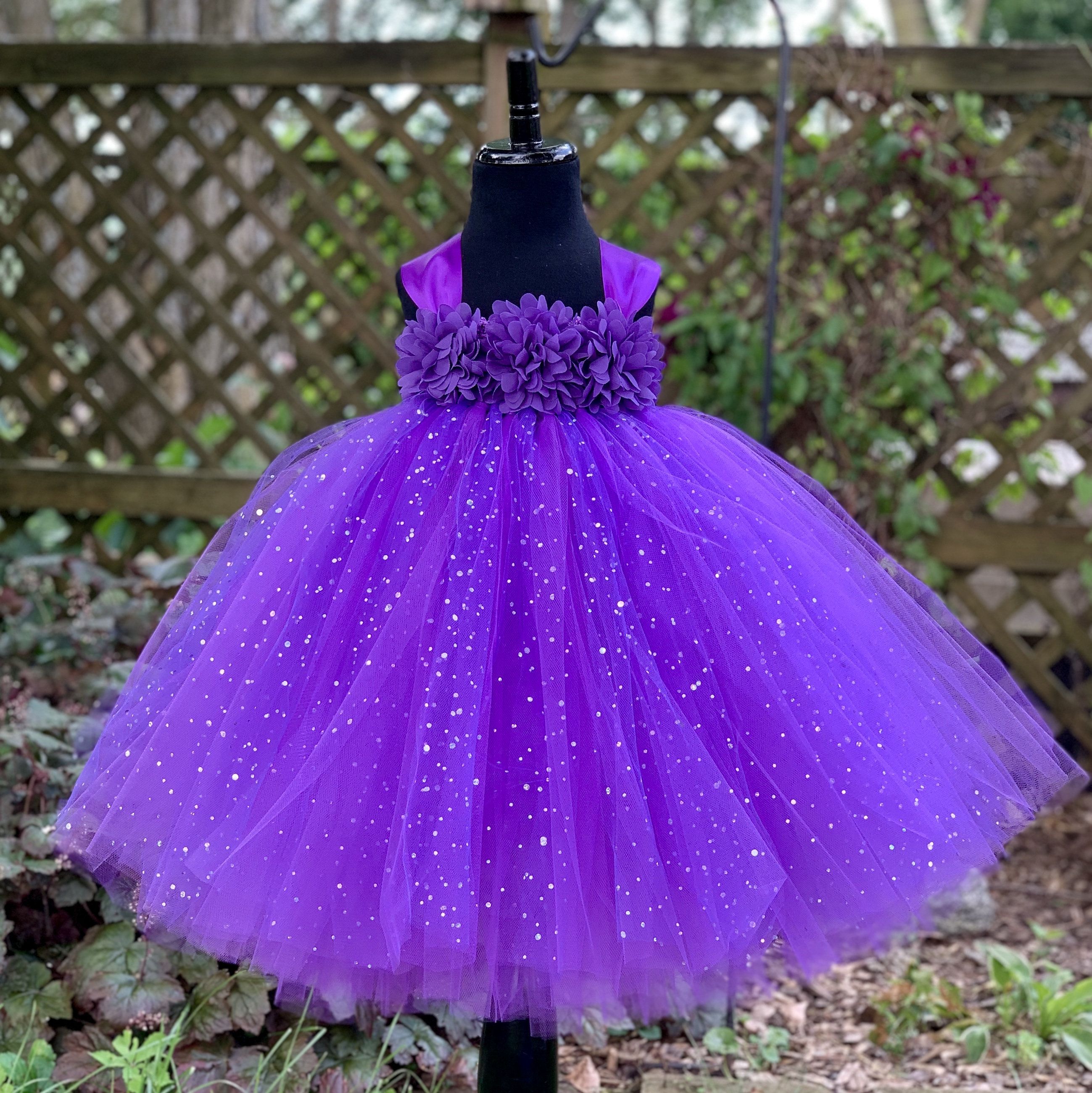 Fête mignonne violette